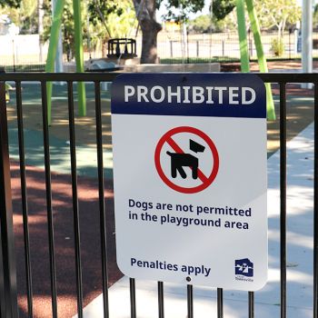 Thuringowa Park No Dogs in Playground Sign